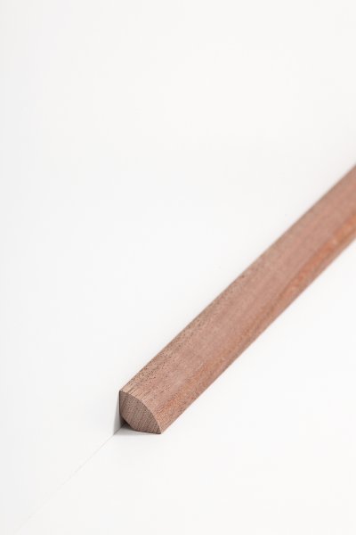 Nussbaum lackiert 14x14x2400 mm Viertelstab